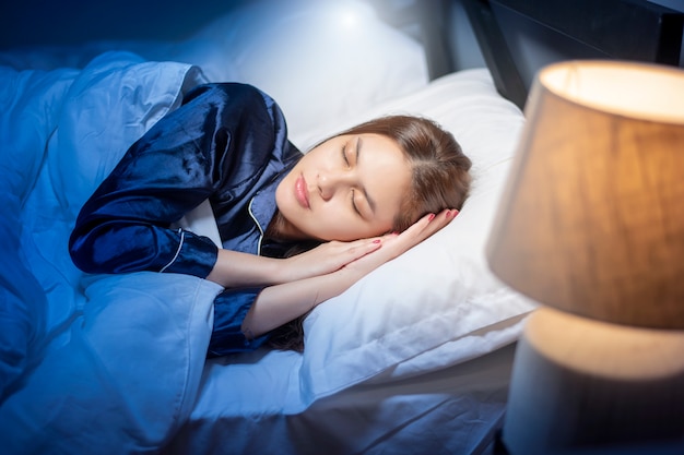 Sleep and Type 2 Diabetes: How Better Sleep Can Improve Blood Sugar Control